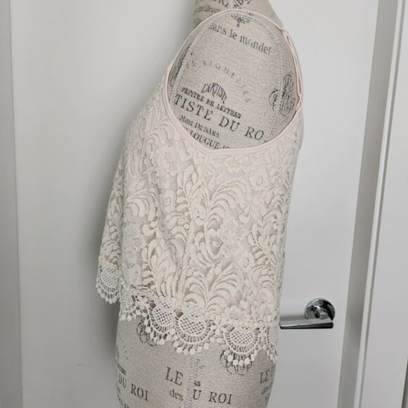 Crochet Lace Crop Camisole - Picture 3 of 5